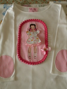 Camiseta muñeca rosa
