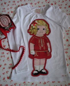 Camiseta muñeca roja 1