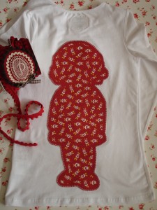 Silueta muñeca roja