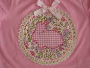 detalle camiseta conejito