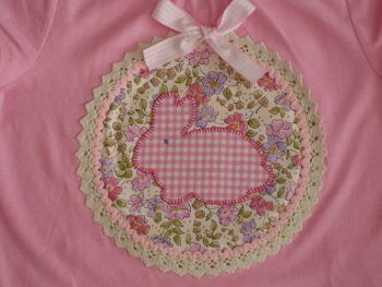 detalle camiseta conejito