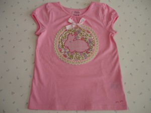 camiseta rosa conejito copia