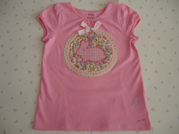camiseta rosa conejito copia