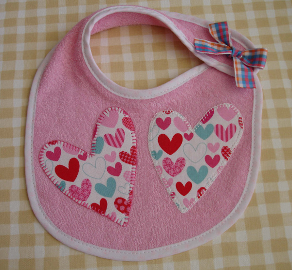 babero corazones