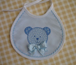 babero oso azul