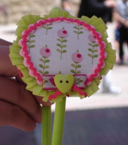 diadema verde y rosa