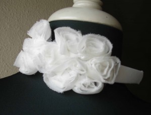 diadema flores blancas
