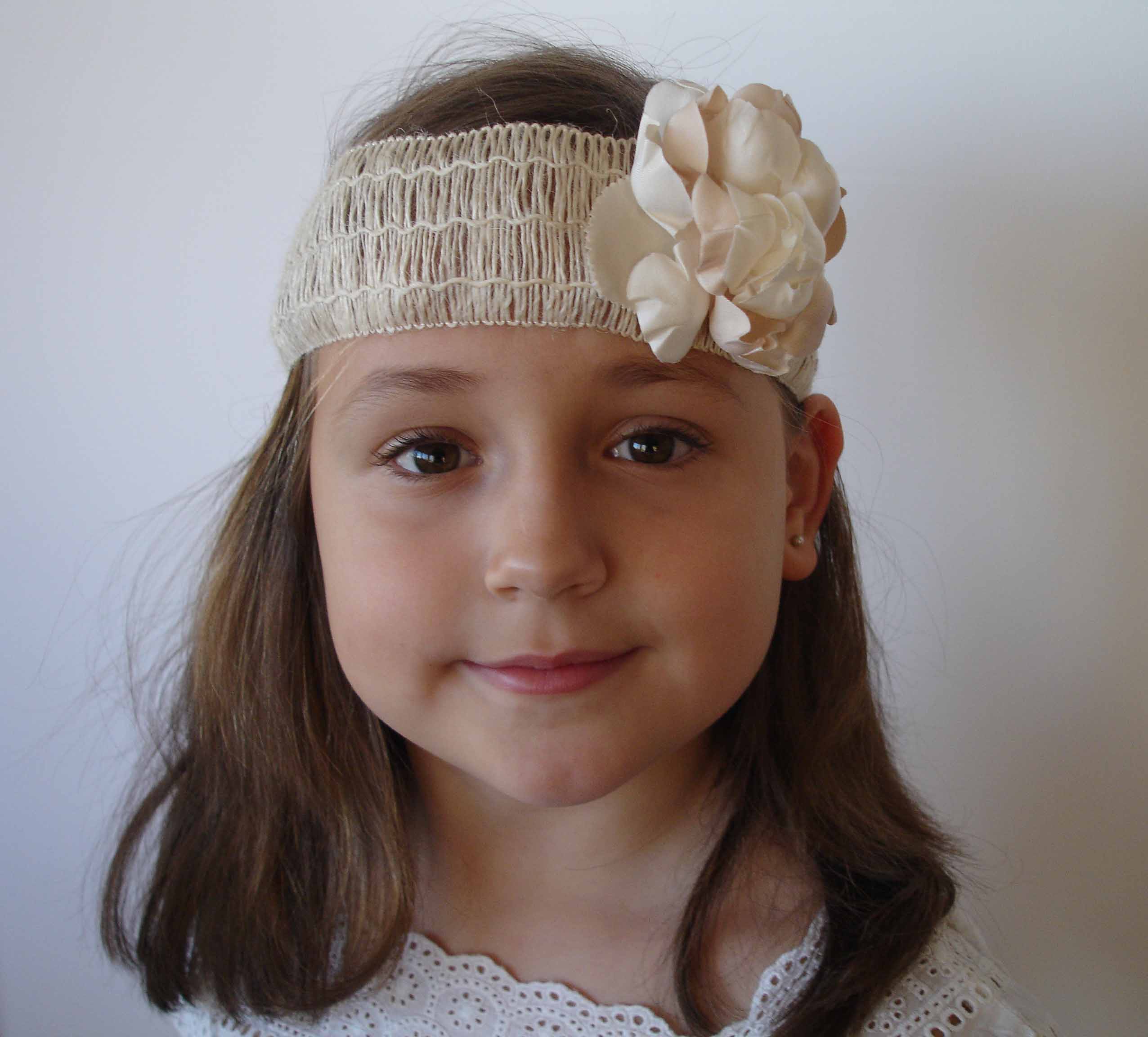 turbante rafia y flor Valeria 6