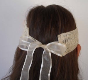 turbante rafia y flor Valeria. Trasera