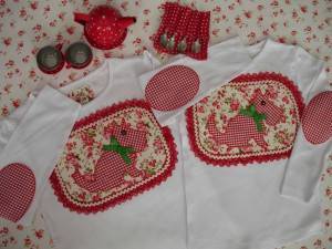 Camisetas Marta y Ana. Perritos rojos