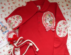 Polo rojo muñequita y pinza 3