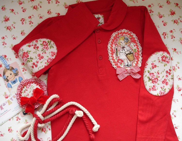 Polo rojo muñequita y pinza 3