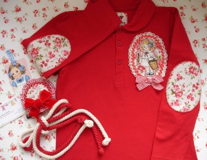 Polo rojo muñequita y pinza 5