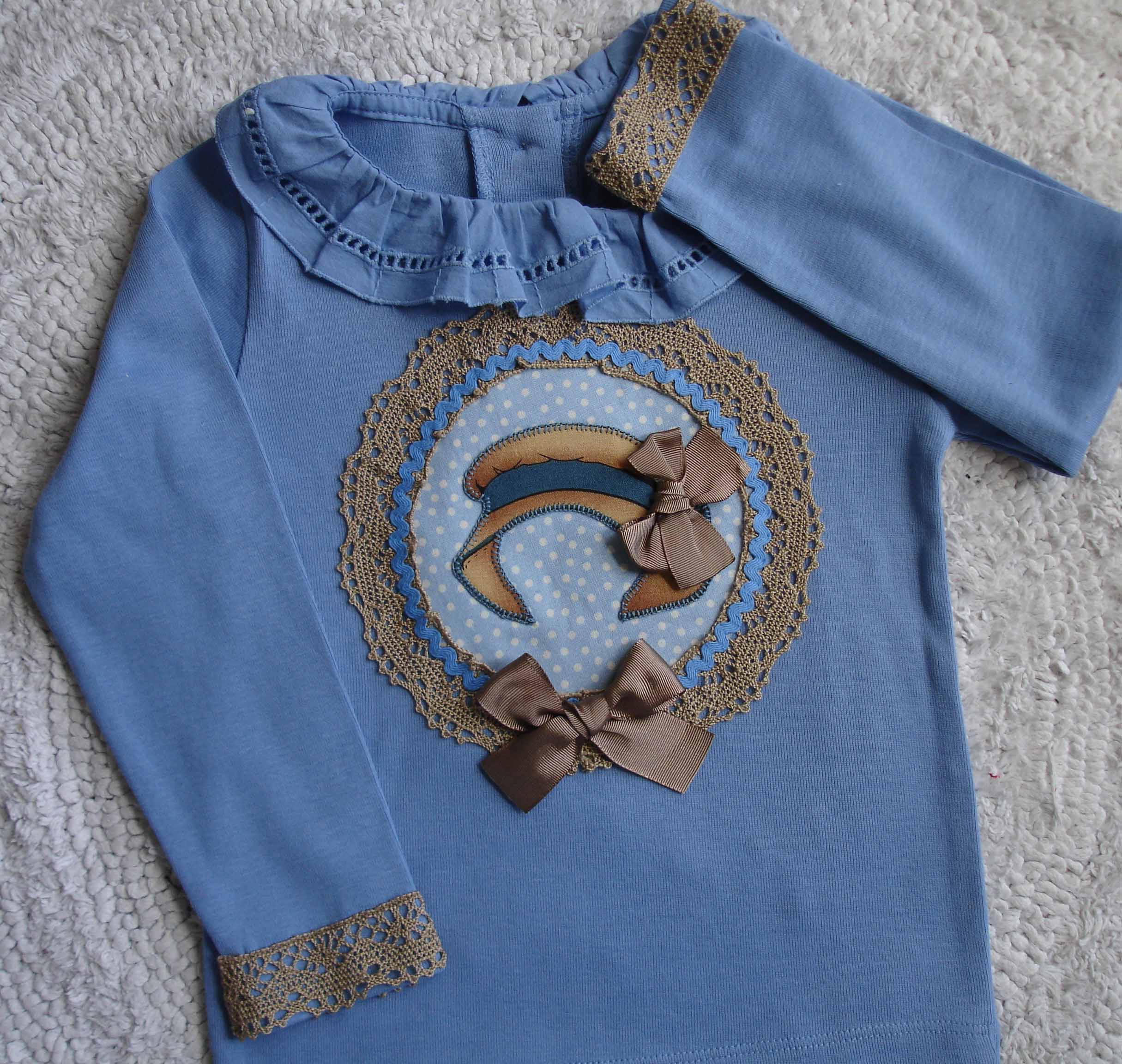 Camiseta sombrero Verónica Lazo camel